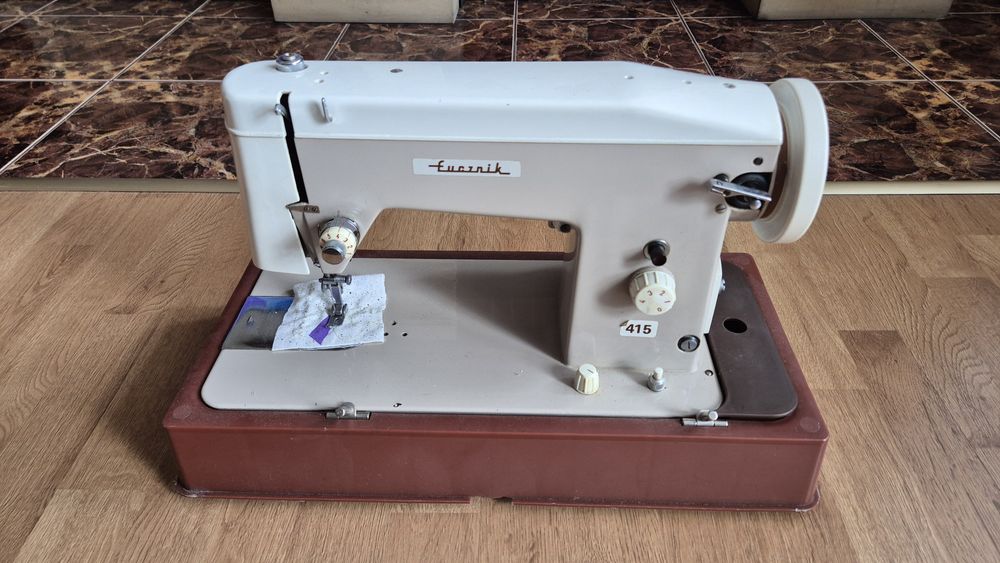 Polska maszyna do szycia Predom Łucznik 415 Tur 2 Radom PRL