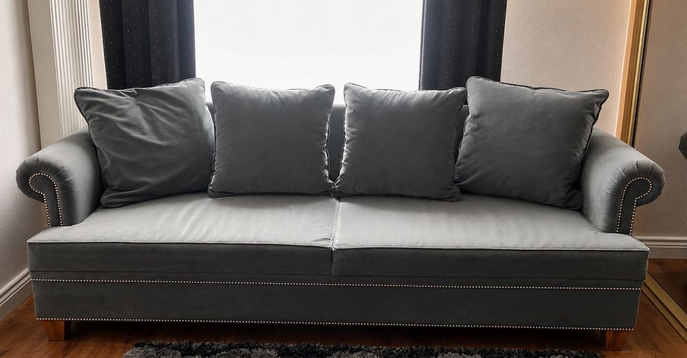 Elegancka sofa glamour - welur + srebrne nity