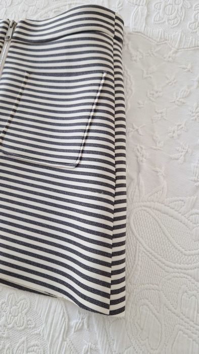 Saia as riscas cinza com fecho Lefties