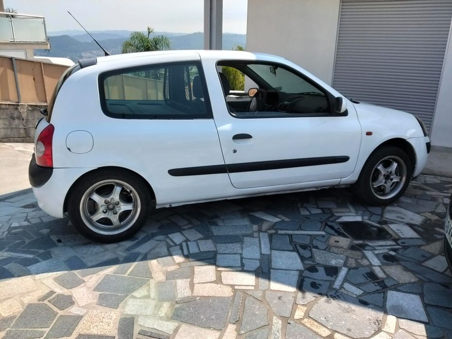 Vendo carrinha (Renault Clio)