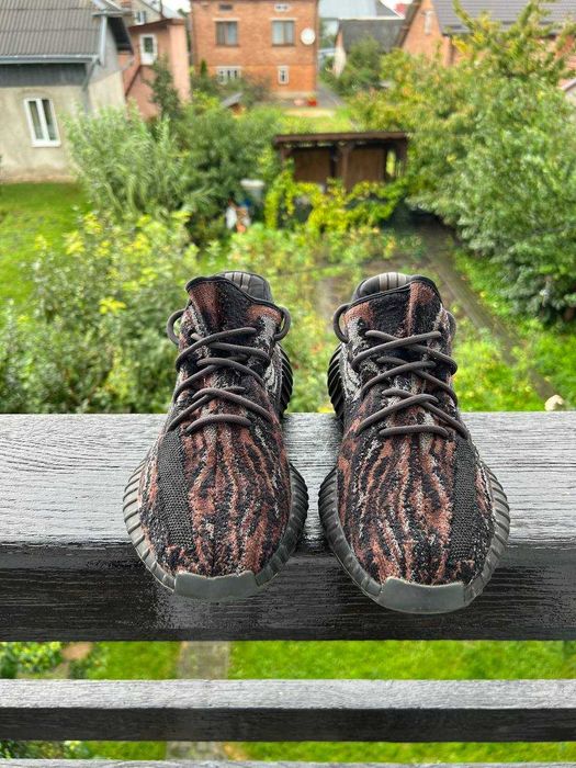Кросівки Adidas Yeasy Boost 350