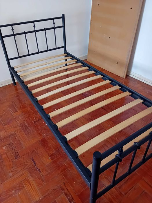 Cama individual de metal revestida a aço