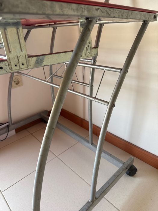 Secretaria/Mesa vermelha