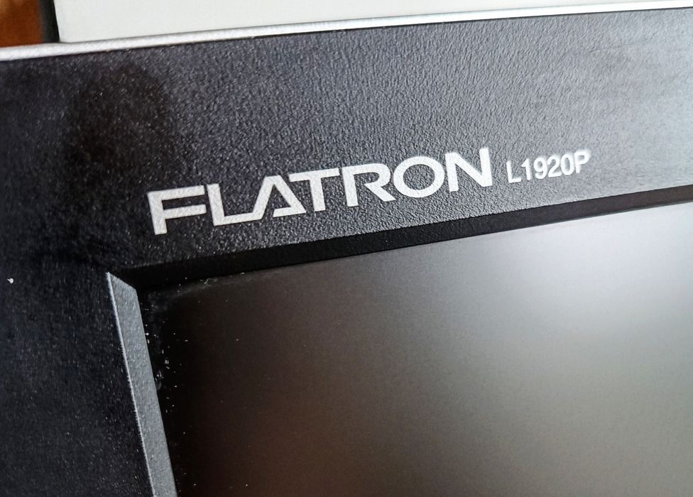 Monitor komputerowy LG Flatron L1920P 19 cali LCD