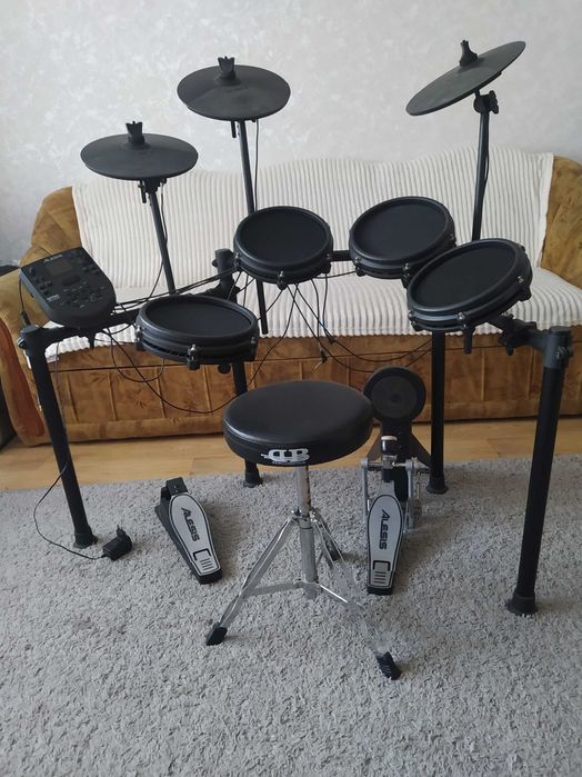 Електронна ударна установка (барабани) alesis nitro mesh kit