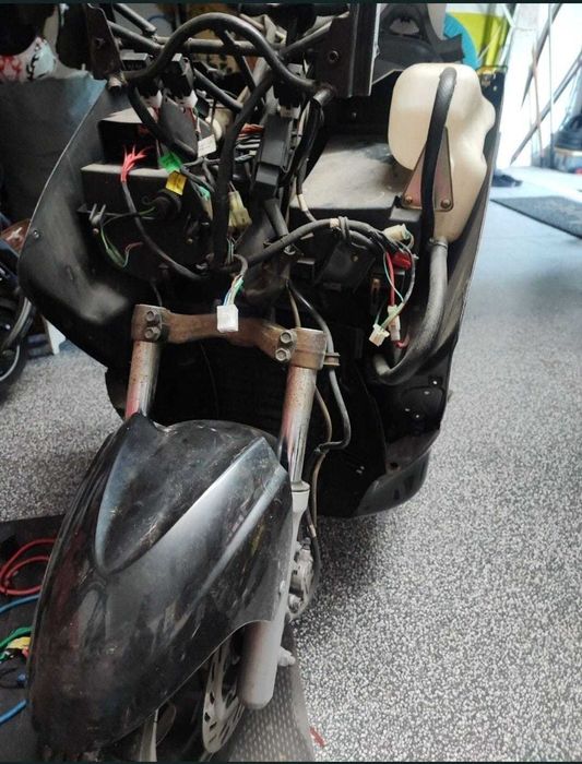 SYM  GTS 125 para peças (2010 carburador)