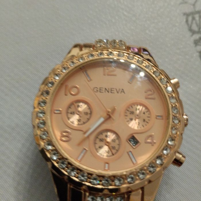 Relógio dourado Geneva