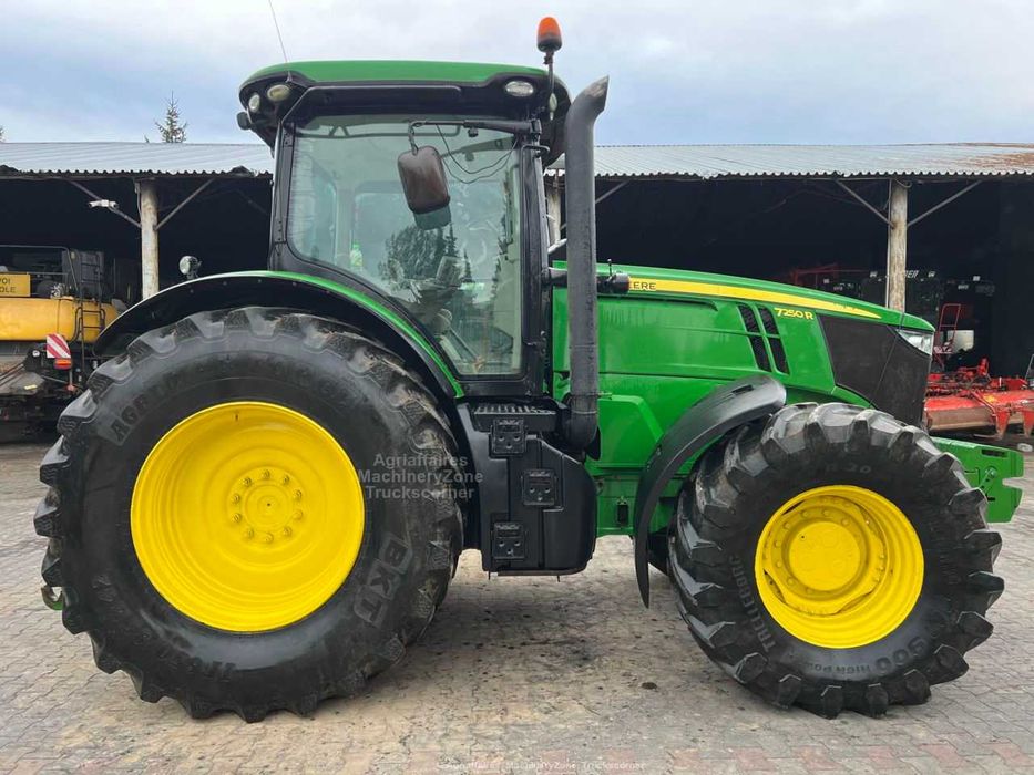 Трактор John Deere 7250R