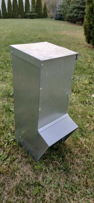 duży nierdzewny "karmnik" dla kur lub psa