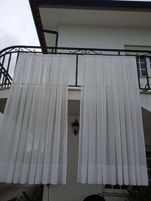 Vendo um par de cortinas.