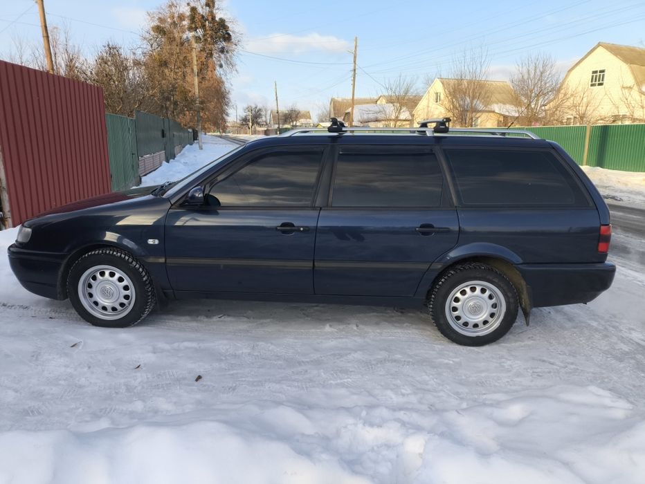 Фольцваген Б4 синій