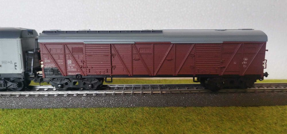 Comboio Vagoes fechados ho 1:87 lima e Piko