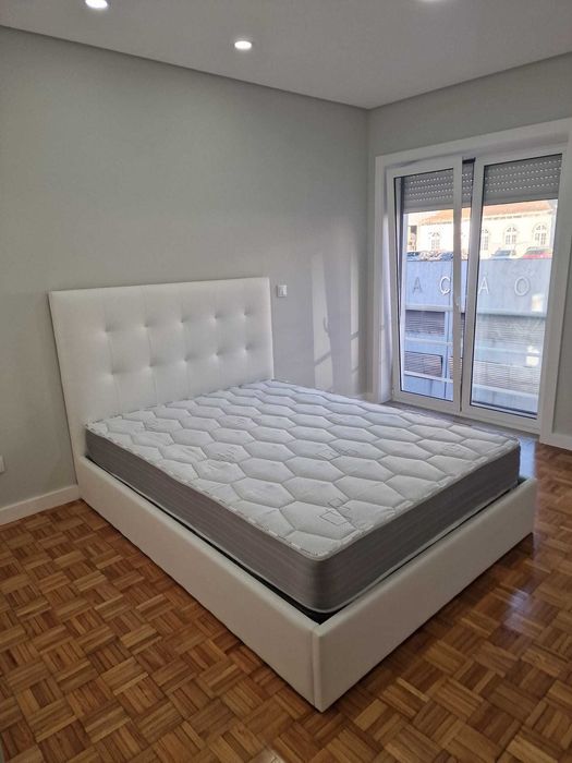 Camas de Casal Estofadas de Luxo 199€ Disp. em Várias Cores! 190x140m!