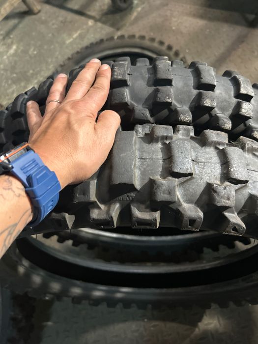 Vendo pneus para motocross 19 vindos da Suíça