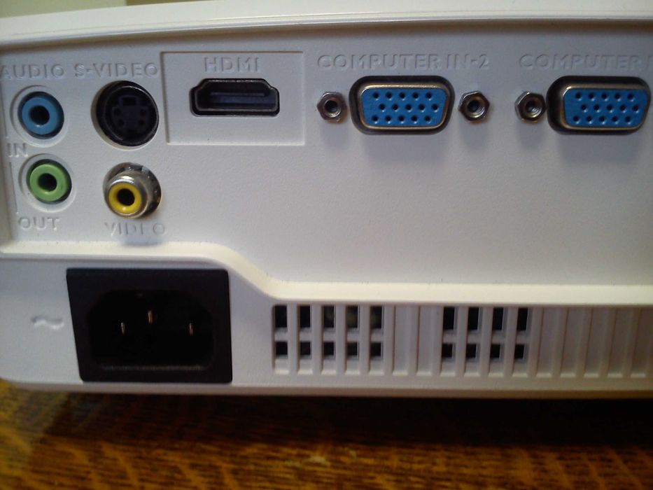 HD projektor Benq TW529.