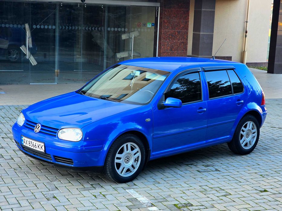 Volkswagen Golf 2000г.в. 1.6 газ-бензин