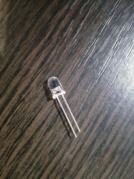 Діоди білого кольору 3V 5 мм.