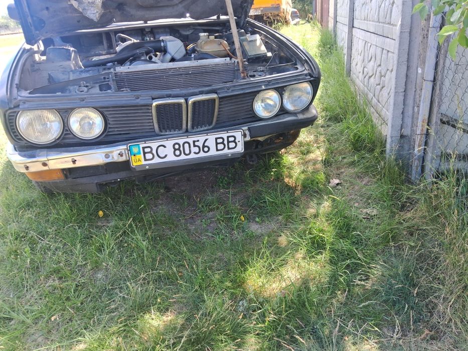 Розбираю бмв 524 2.4 тд