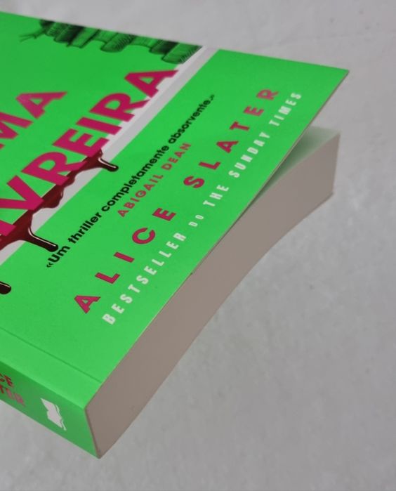 Livro "A Morte de Uma Livreira" de Alice Slater