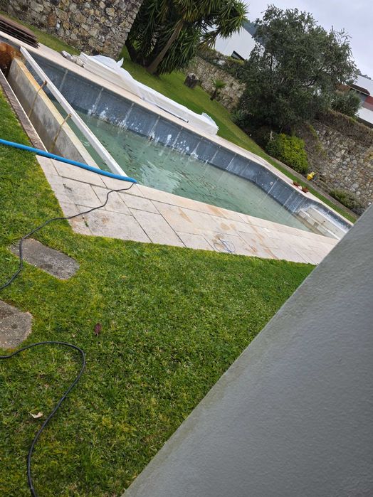 Faço jardins e manutenção de piscinas