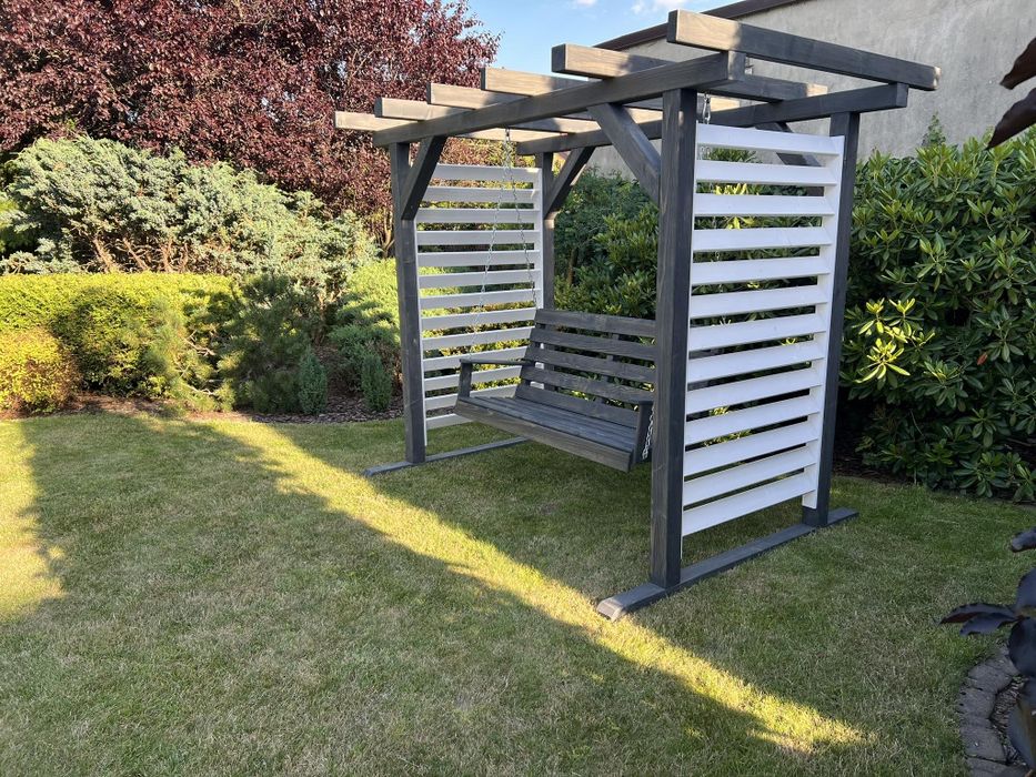 Huśtawka ogrodowa drewniana pergola nowoczesna