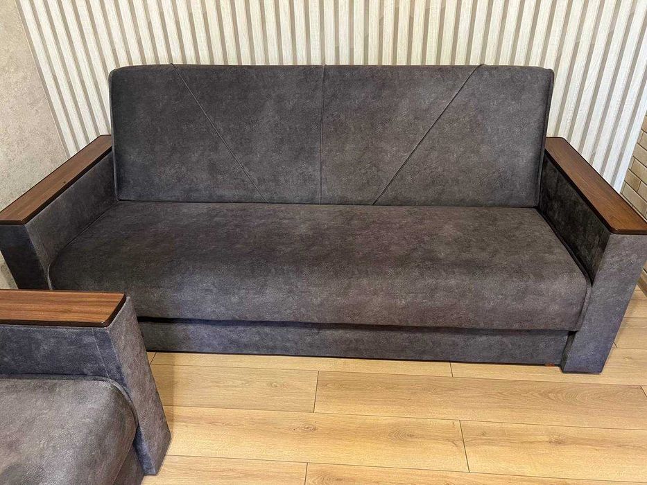 Диван з двома кріслами