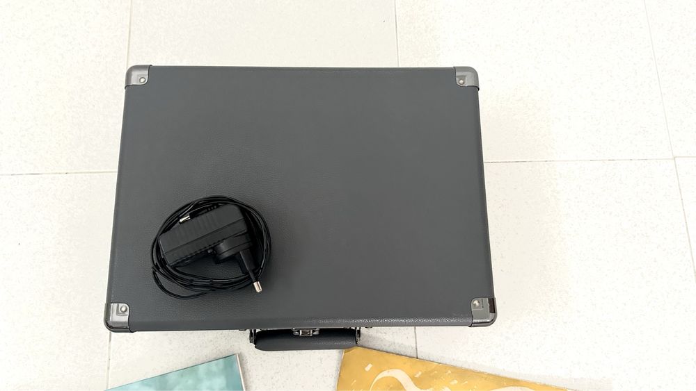 Toca-discos vintage Crosley + 2 Vinis