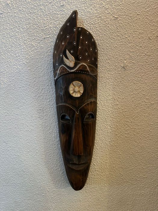 Conjunto de decoração africana em madeira – máscaras + estátua