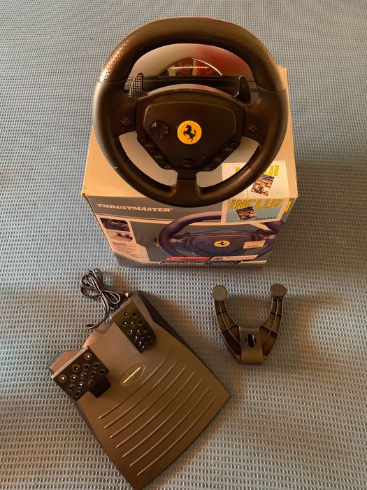 Volante Ferrari + Pedais | Thrustmaster | NOVO | Ótimo Entretenimento