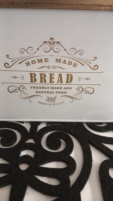 Caixa de pão em metal