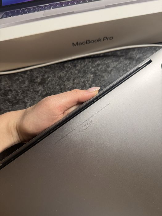 MacBook Pro 13” M1 16GB RAM 512GB SSD | Stan bardzo dobry