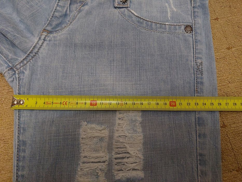 Джинсы женские прямые светлые голубые рваные рванка тертые р. S-M