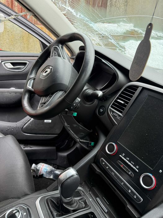 Renault Talisman під відновлення