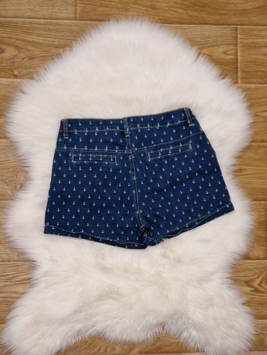 Стильні джинсові шорти розмір М