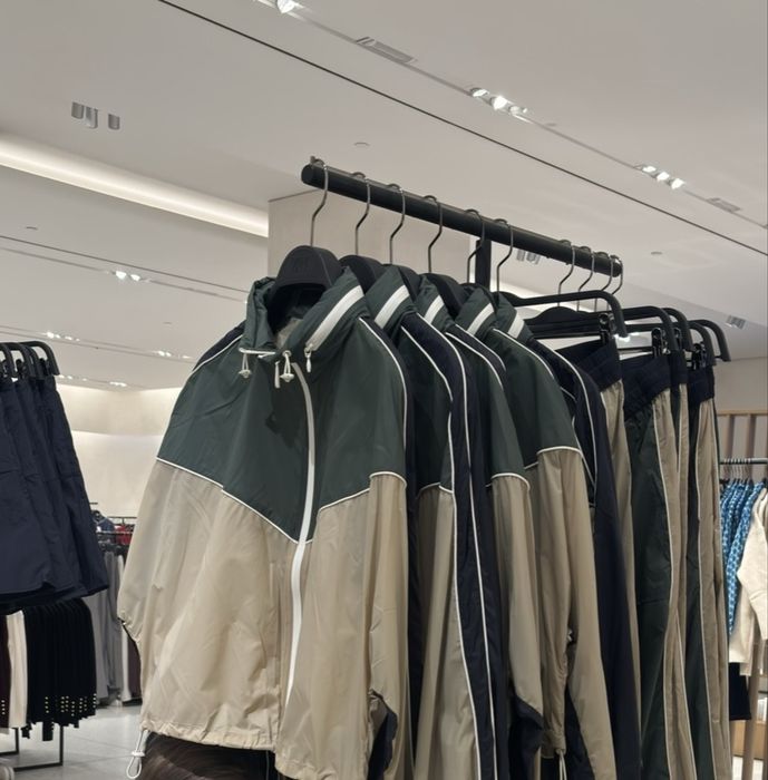 Ветровка Zara с капюшоном