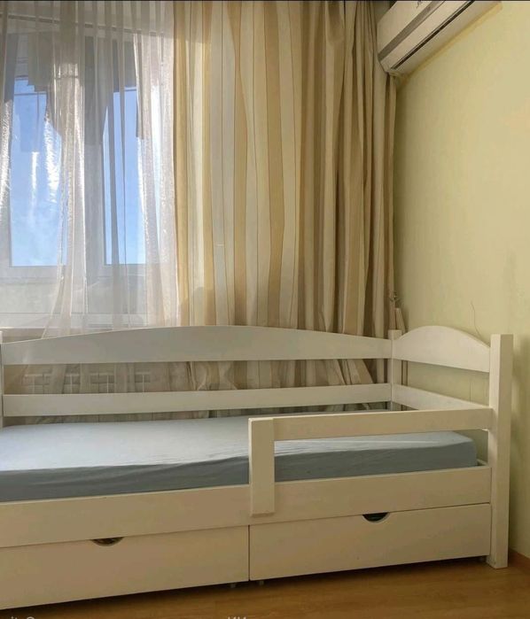 Дитяче ліжко з натурального дерева