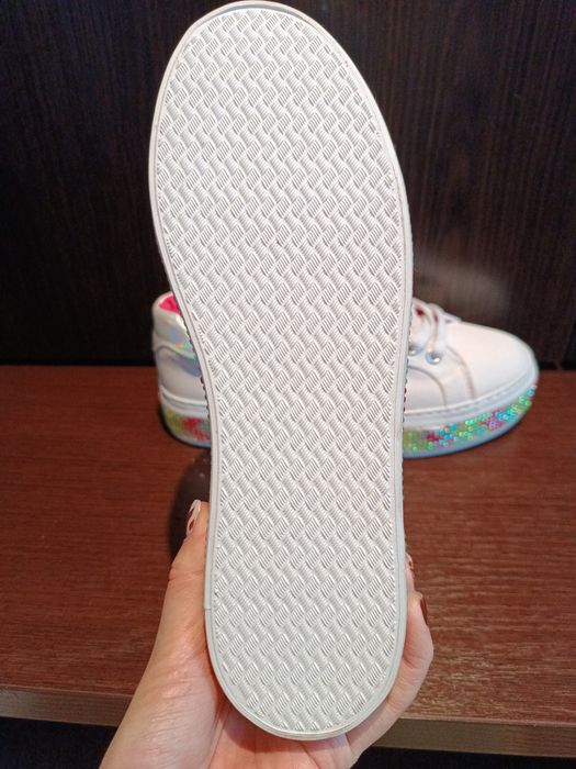 Білі нові кеди з блискітками