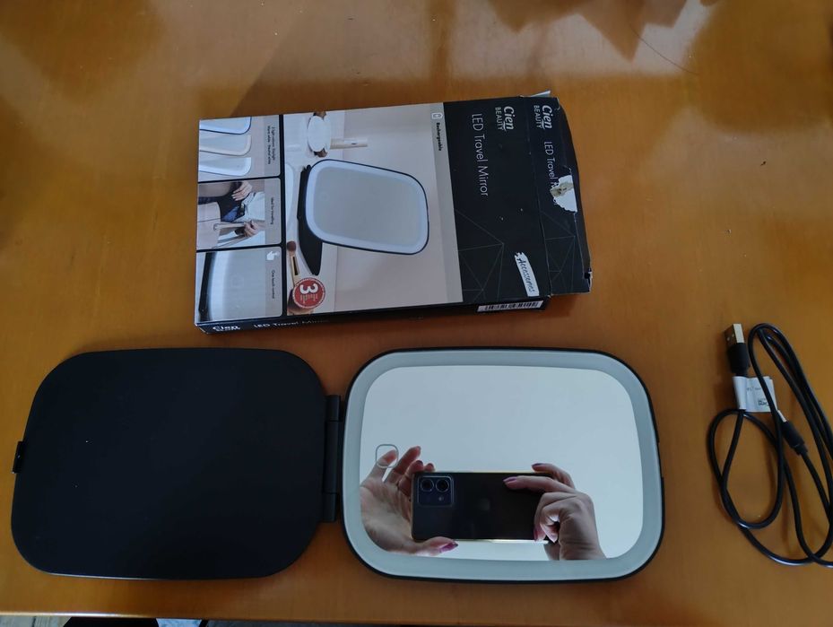 Lusterko podróżne LED Cien