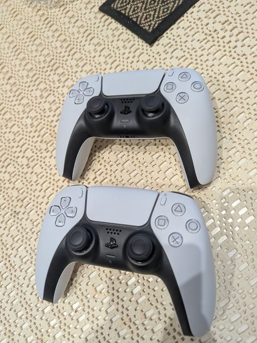 PlayStation 5 Slim Digital + 2 pady – idealny stan, gwarancja