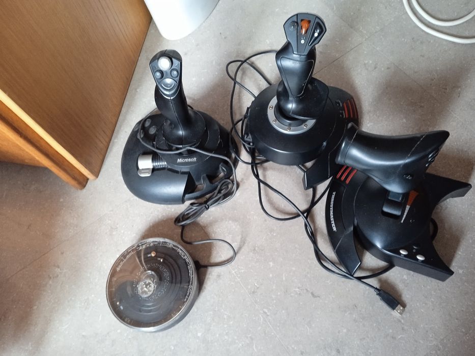Joysticks PC – Microsoft SideWinder + Thrustmaster (USB)