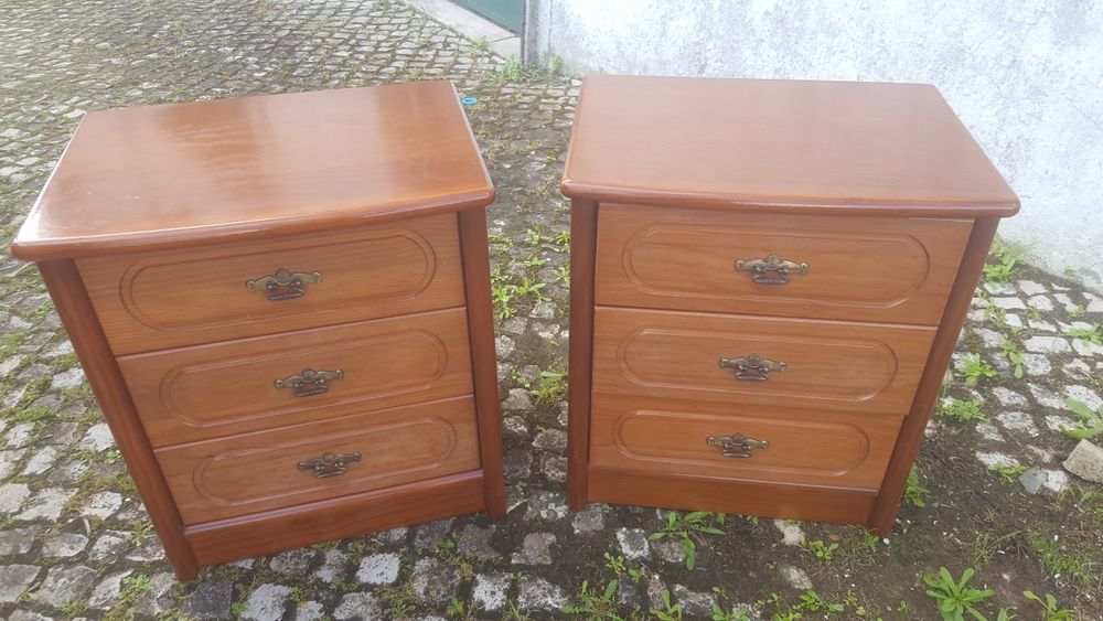 2 Bancas de cabeceira  como  novas