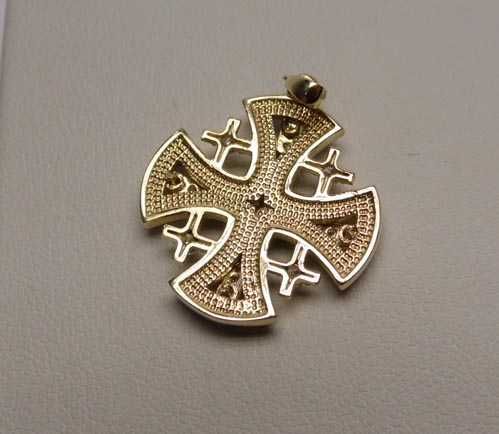 Złota zawieszka krzyż jerozolimski czarna emalia i cyrkonie.