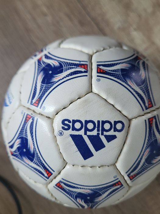 Piłka adidas Tricolore mini.