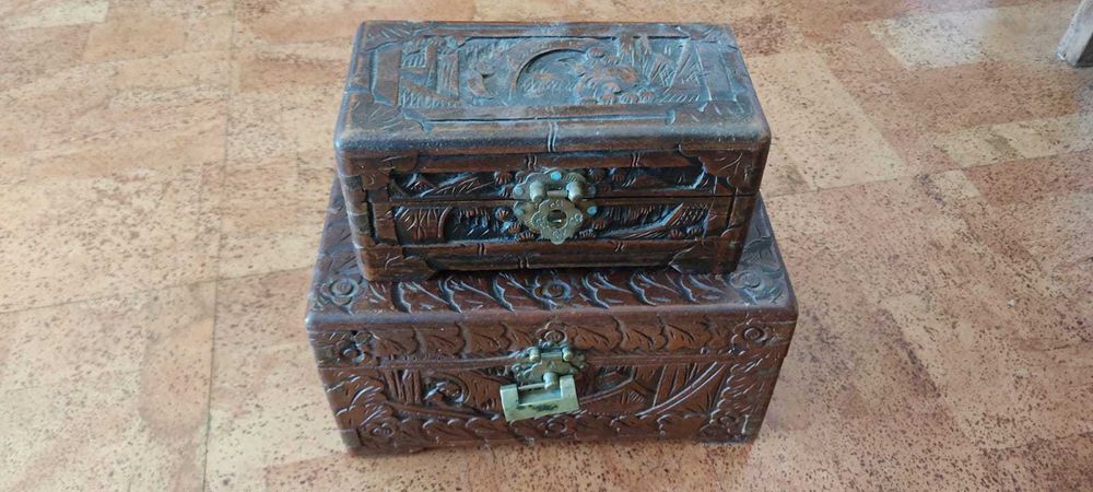 Conjunto de 2 malas/caixas em cânfora trabalhada