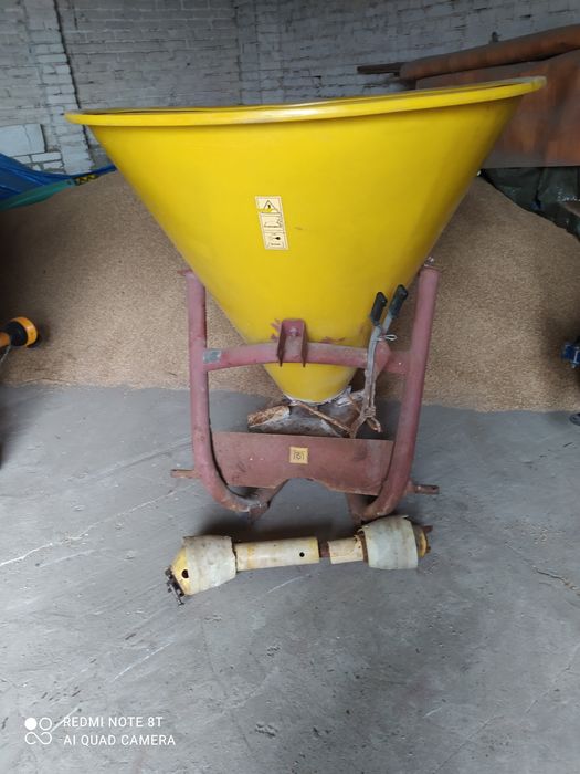 Rozsiewacz lejek 500 l