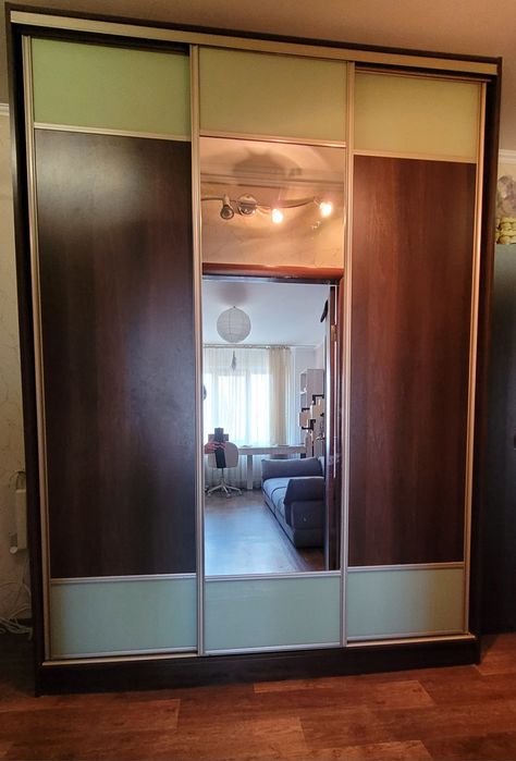 Шкаф купе 190×60×258 тёмный орех, зеркало, белое стекло