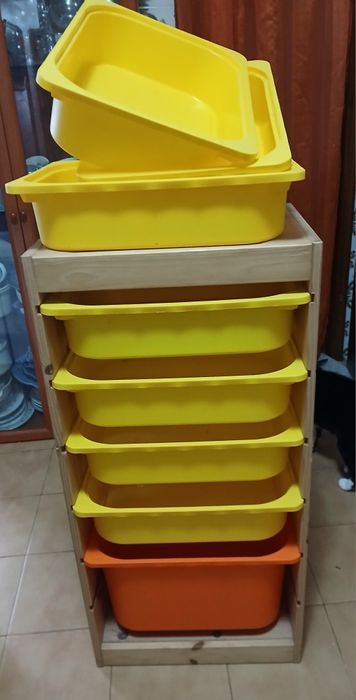 Móvel IKEA com gavetas