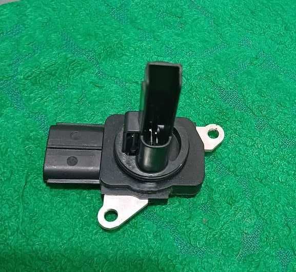 Датчик расхода воздуха ДМРВ/MAF (222040V010) расходомер оригінал Denso