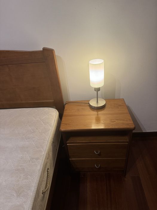 Mobilia quarto comoda 4 gavetas cama 2 mesas cabeceira cama e roupeiro