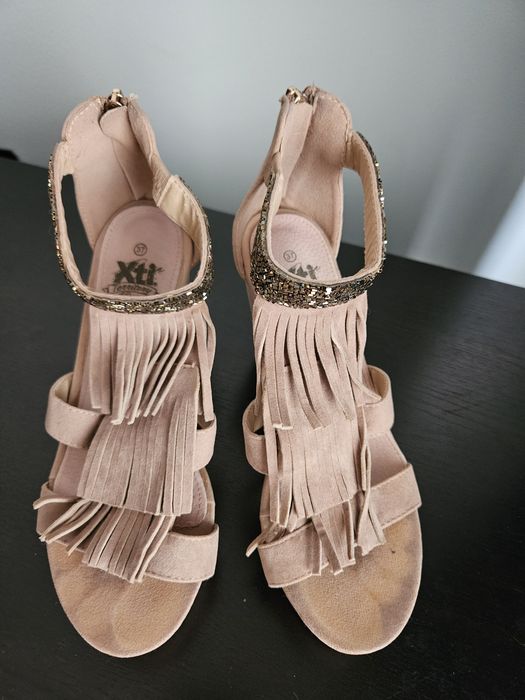 Sandálias de Cunha - marca XTI